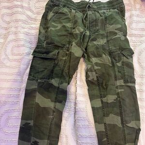 CAMO CARGO ABERCROMBIE PANTS